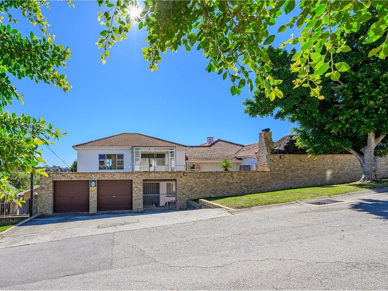 Large corner plot home with rezoning potential in Newton Park - Photo 2