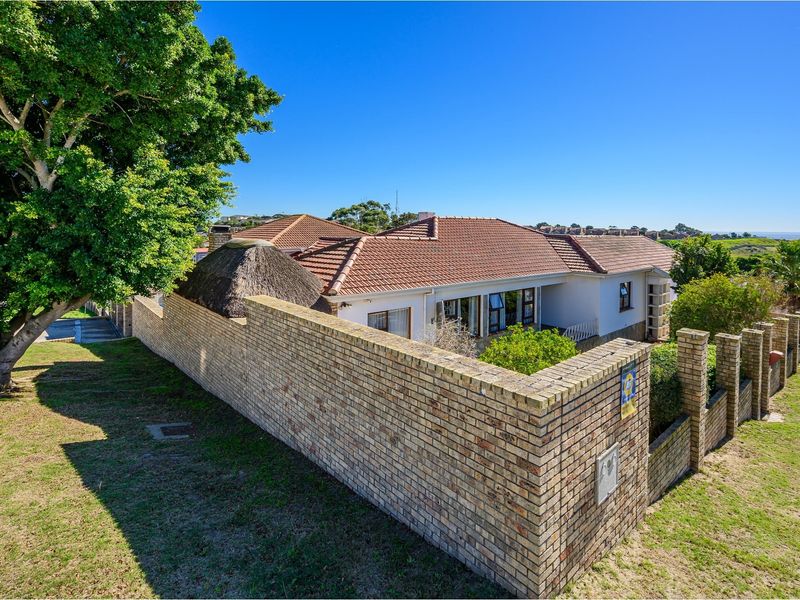 Large corner plot home with rezoning potential in Newton Park - Photo 3