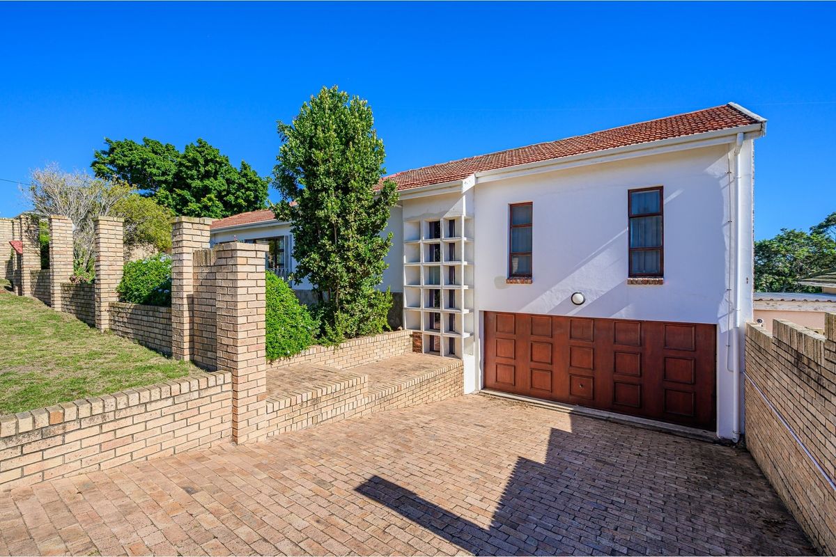 Large corner plot home with rezoning potential in Newton Park - Photo 5