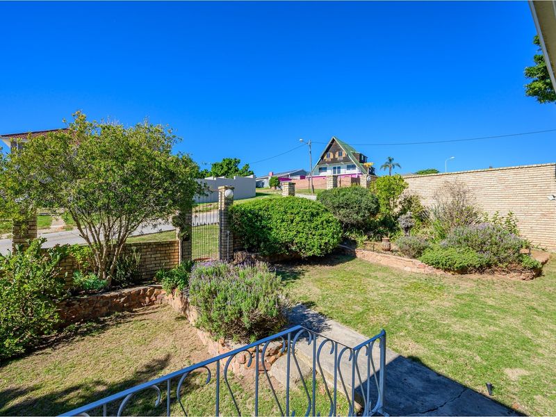 Large corner plot home with rezoning potential in Newton Park - Photo 6