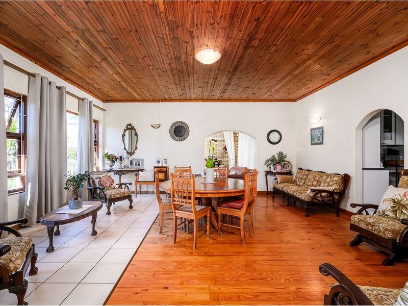 Large corner plot home with rezoning potential in Newton Park - Photo 9