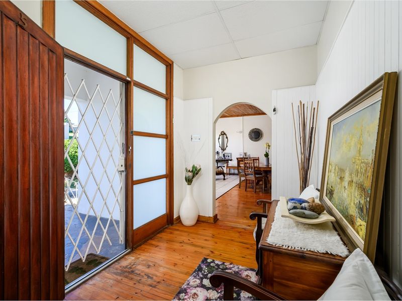 Large corner plot home with rezoning potential in Newton Park - Photo 8