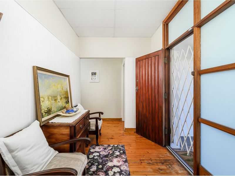 Large corner plot home with rezoning potential in Newton Park - Photo 7