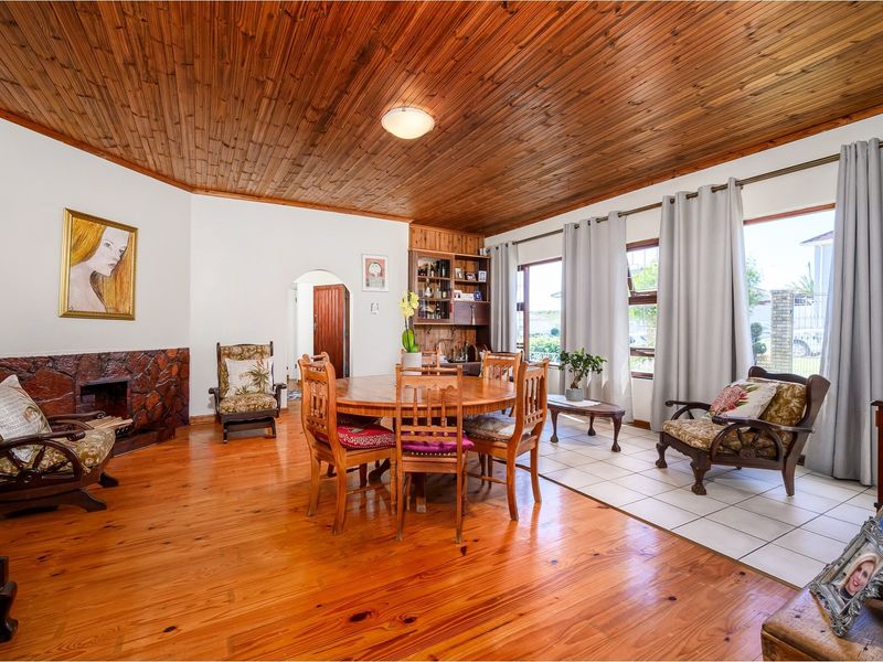 Large corner plot home with rezoning potential in Newton Park - Photo 10