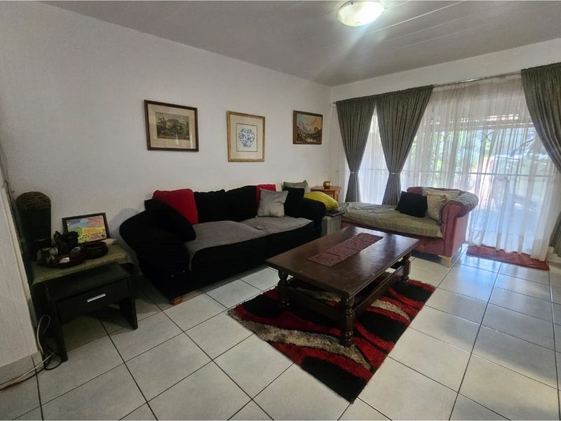 Stunning Family home  With Luxurious Lifestyle Living Or Ideal Investment - Photo 10