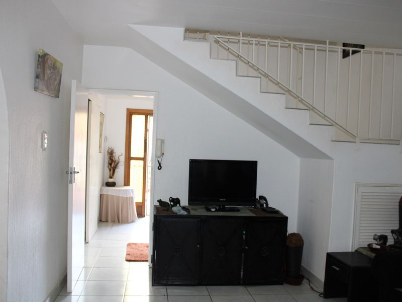 Stunning Family home  With Luxurious Lifestyle Living Or Ideal Investment - Photo 7