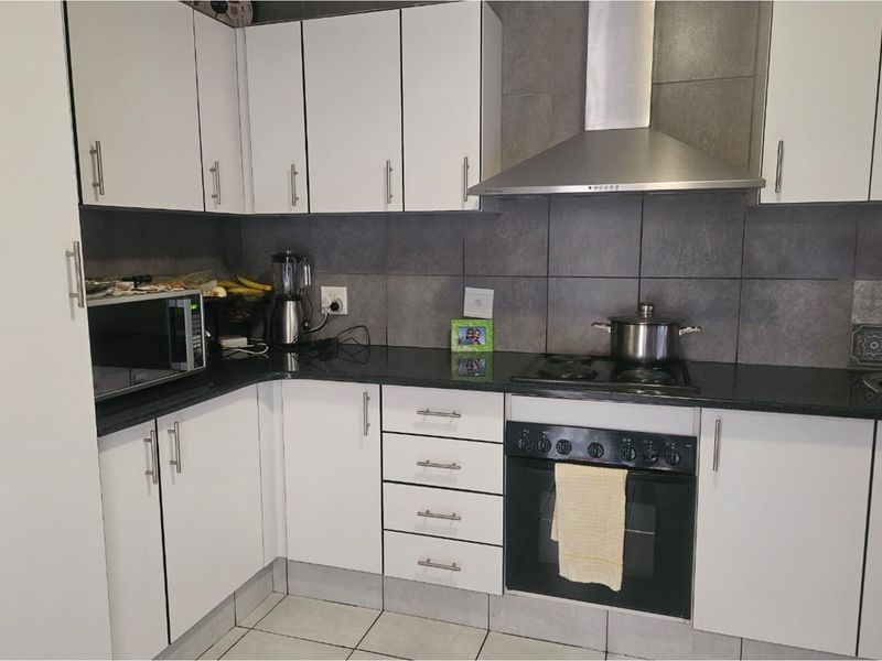 Stunning Family home  With Luxurious Lifestyle Living Or Ideal Investment - Photo 2