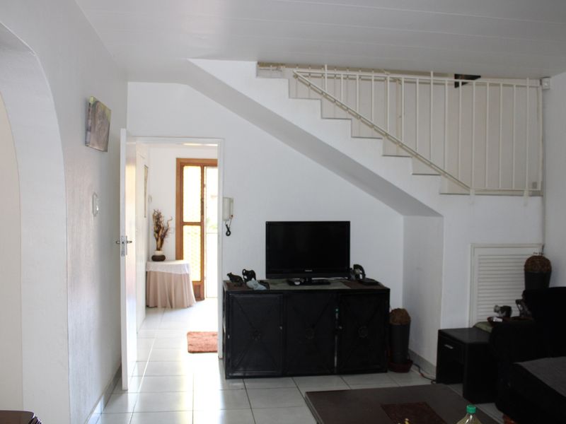 Stunning Family home  With Luxurious Lifestyle Living Or Ideal Investment - Photo 5