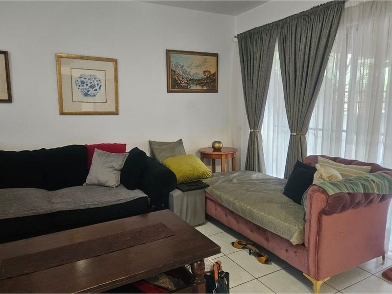 Stunning Family home  With Luxurious Lifestyle Living Or Ideal Investment - Photo 6