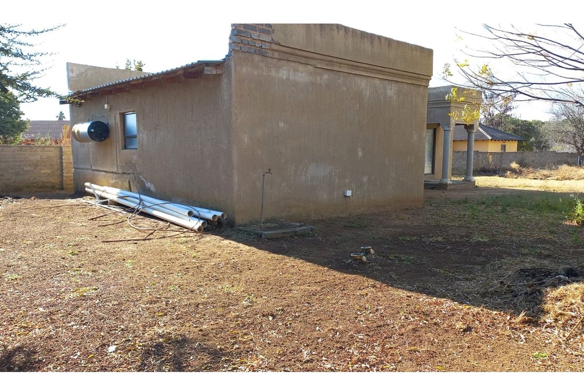 Charming 2 Bedroom Home for Sale in Deneysville - Photo 3