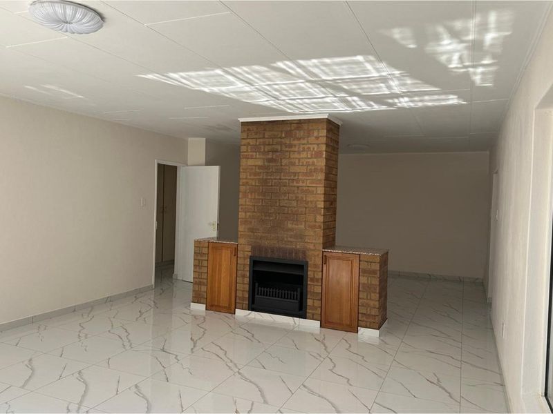 Luxury Townhouse for Sale in Aviary Hill - Style, Space, Serenity - Photo 4