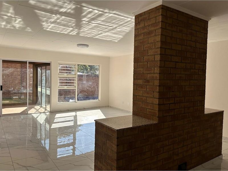 Luxury Townhouse for Sale in Aviary Hill - Style, Space, Serenity - Photo 7