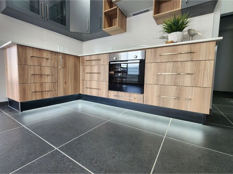Brand-New Contemporary Home in Fountains Estate - Prime Location Near All Amenities - Photo 8