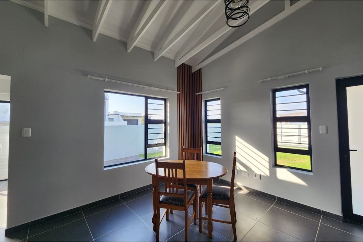 Brand-New Contemporary Home in Fountains Estate - Prime Location Near All Amenities - Photo 5