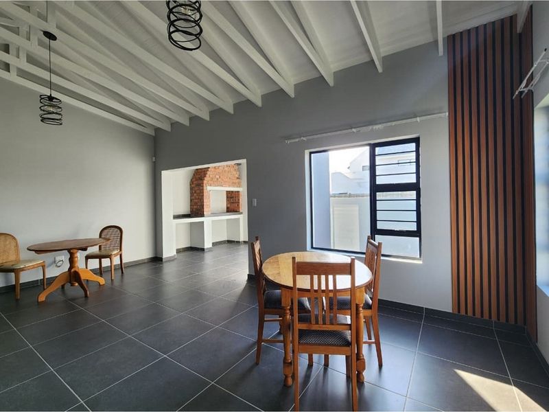 Brand-New Contemporary Home in Fountains Estate - Prime Location Near All Amenities - Photo 2