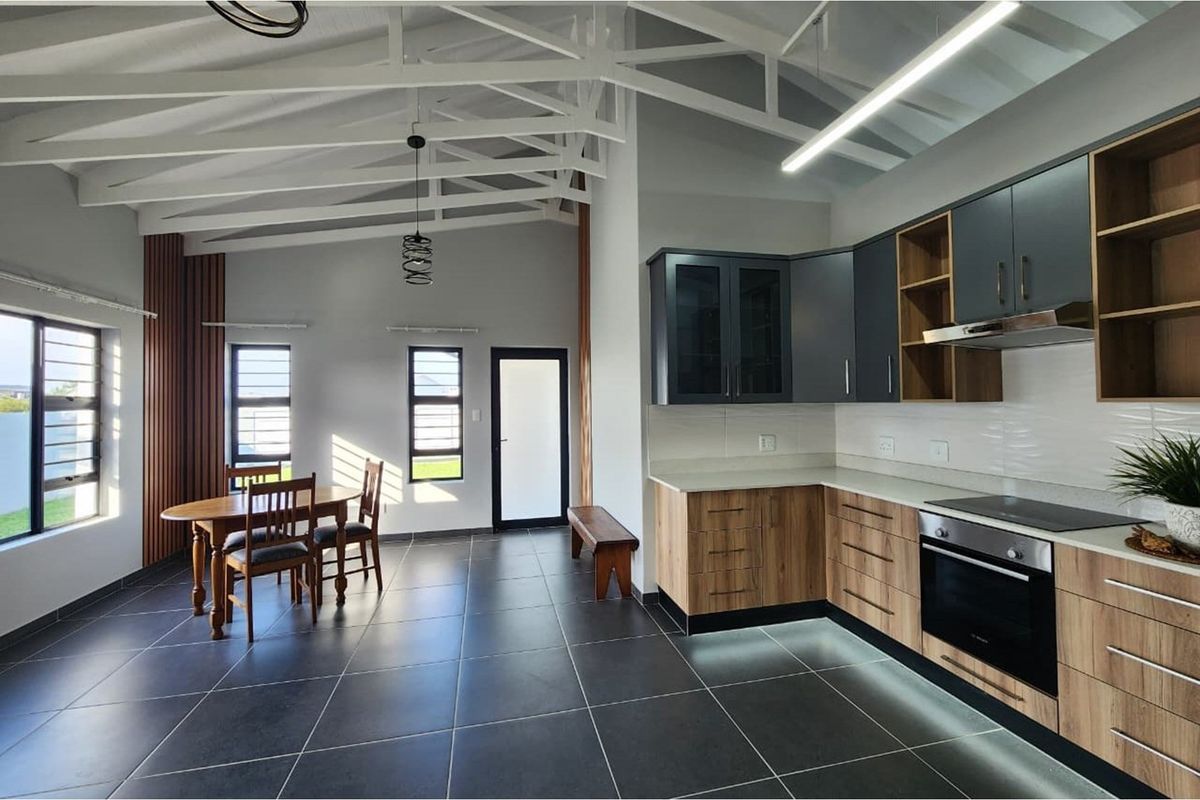 Brand-New Contemporary Home in Fountains Estate - Prime Location Near All Amenities - Photo 3