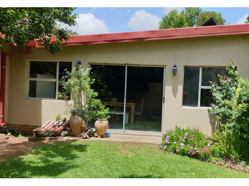 Located In Perfect Area Of Town - Photo 10