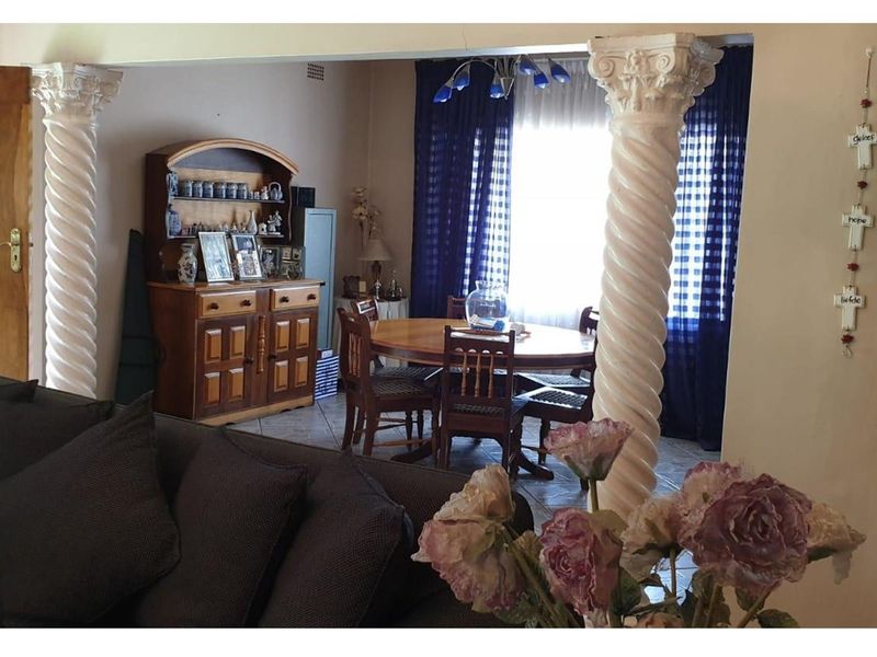 Located In Perfect Area Of Town - Photo 6