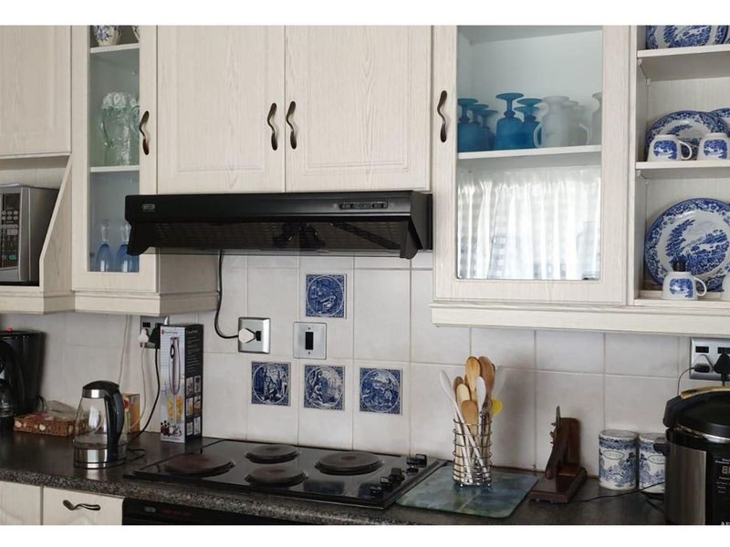 Located In Perfect Area Of Town - Photo 4