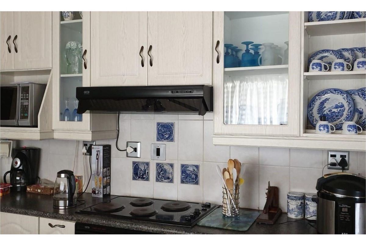 Located In Perfect Area Of Town - Photo 4