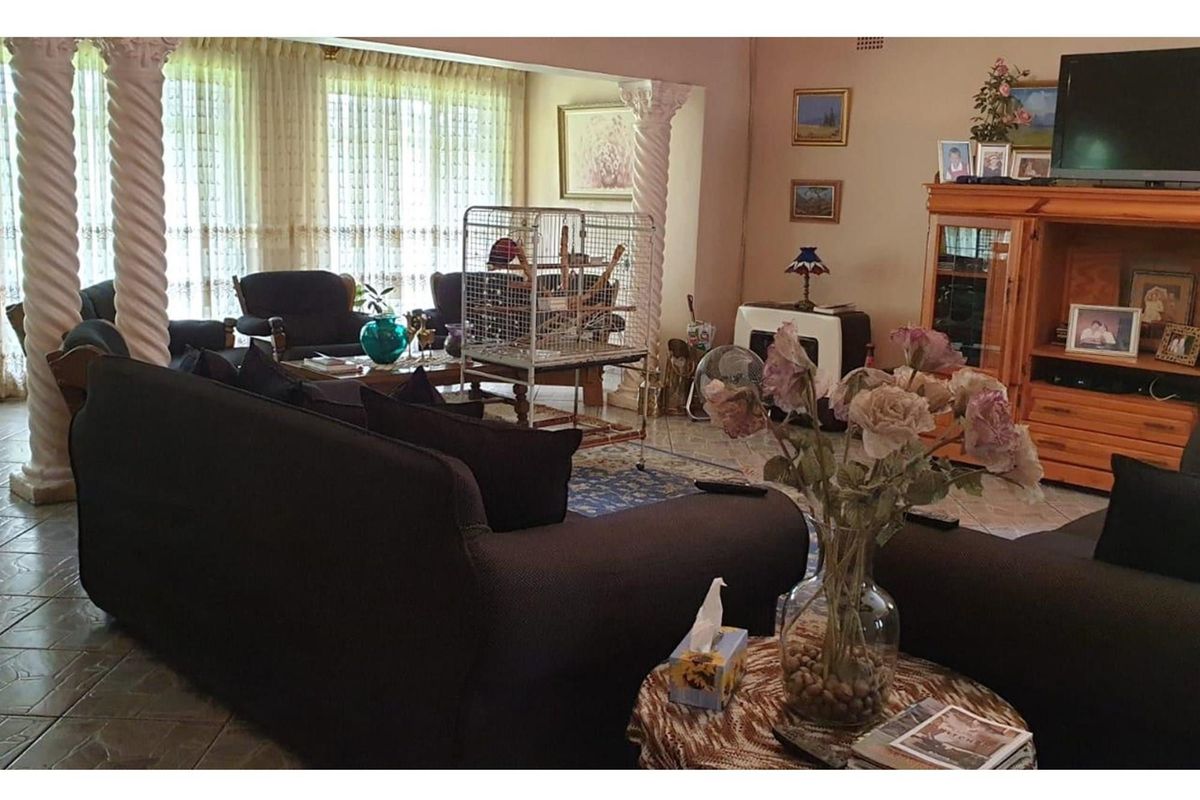 Located In Perfect Area Of Town - Photo 2