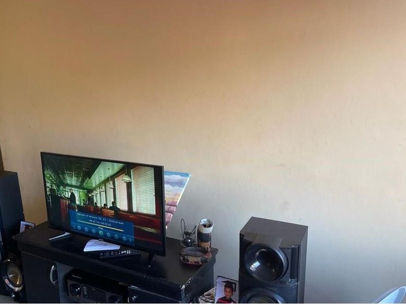 3 Bedroom Apartment Up For Grabs!!! - Photo 2