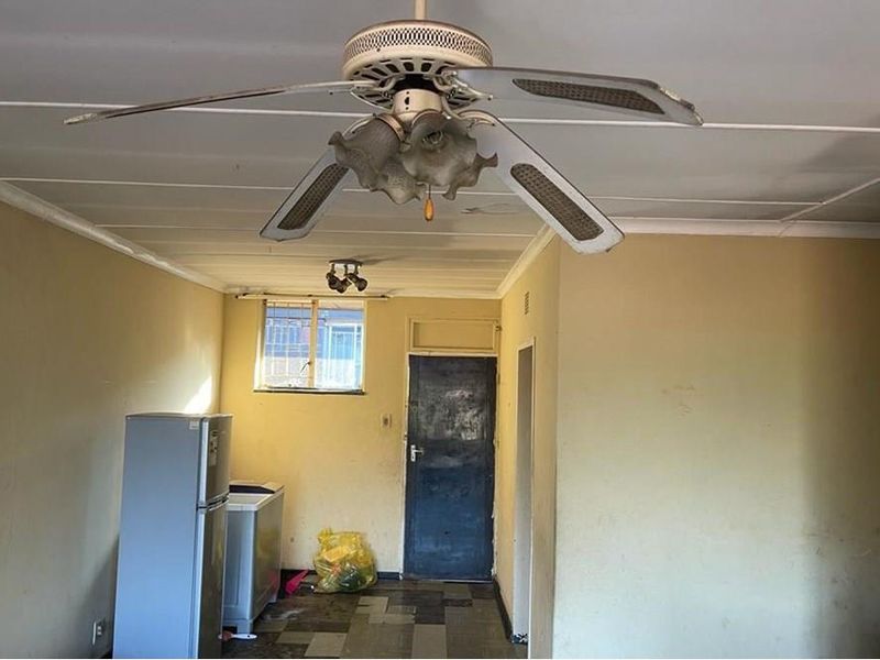 3 Bedroom Apartment Up For Grabs!!! - Photo 1
