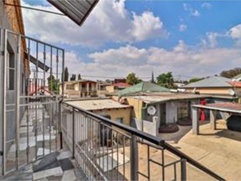 Two Houses for Sale - One Price! Prime Investment Opportunity with Business Rights - Photo 5