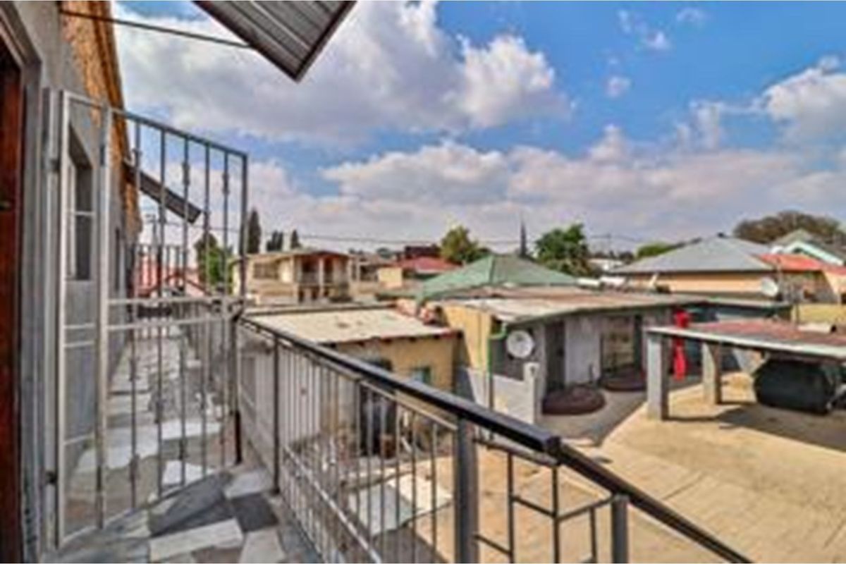 Two Houses for Sale - One Price! Prime Investment Opportunity with Business Rights - Photo 5