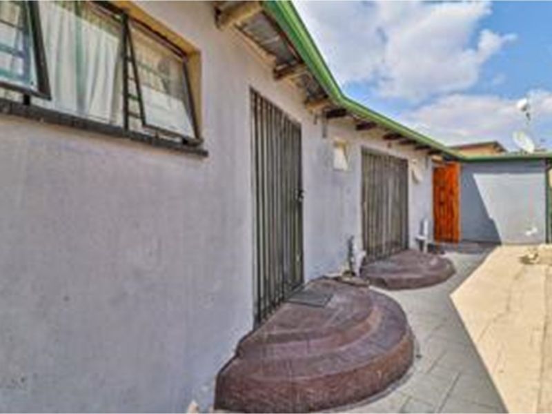 Two Houses for Sale - One Price! Prime Investment Opportunity with Business Rights - Photo 6