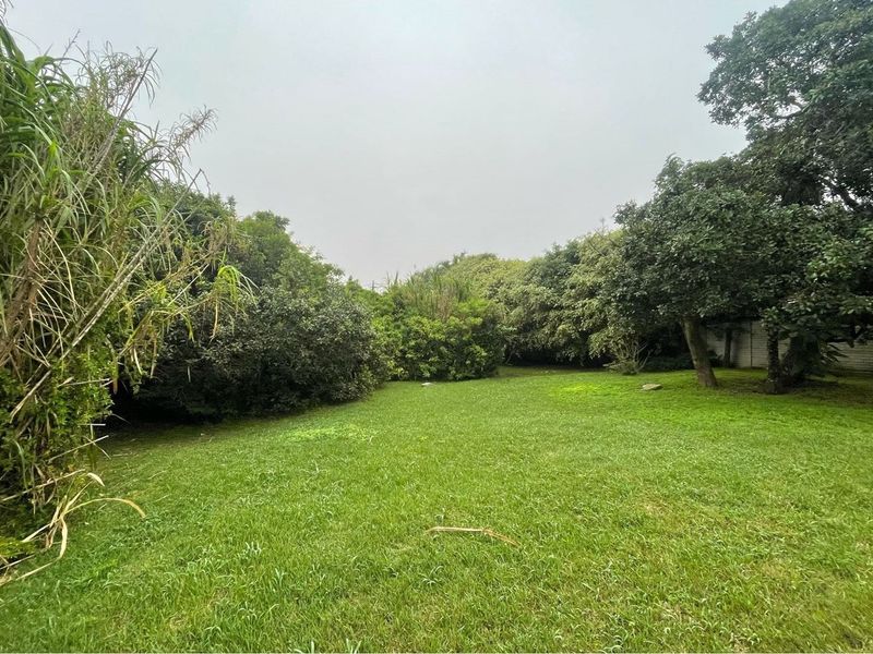 694m2 Level Plot in Sunrise-on-Sea - Priced to Sell! - Photo 3