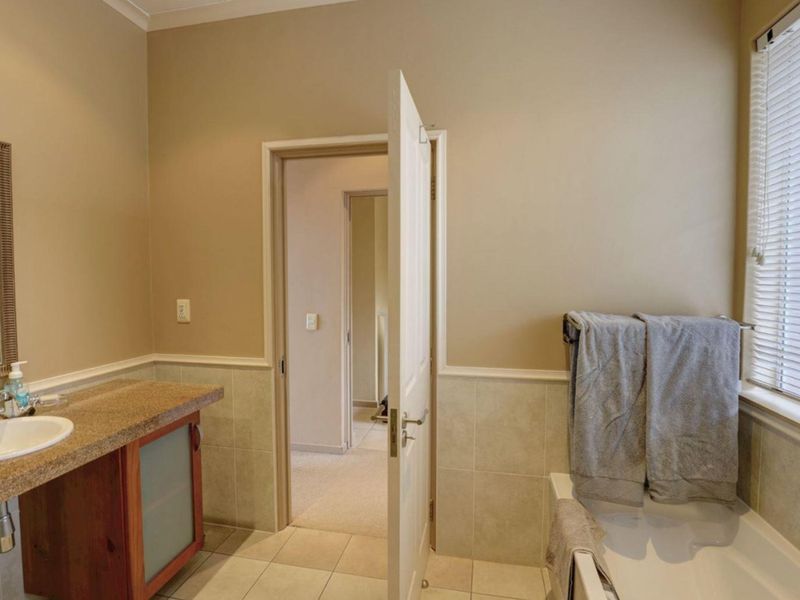 Villa in Award-winning Golf Estate! - Photo 10