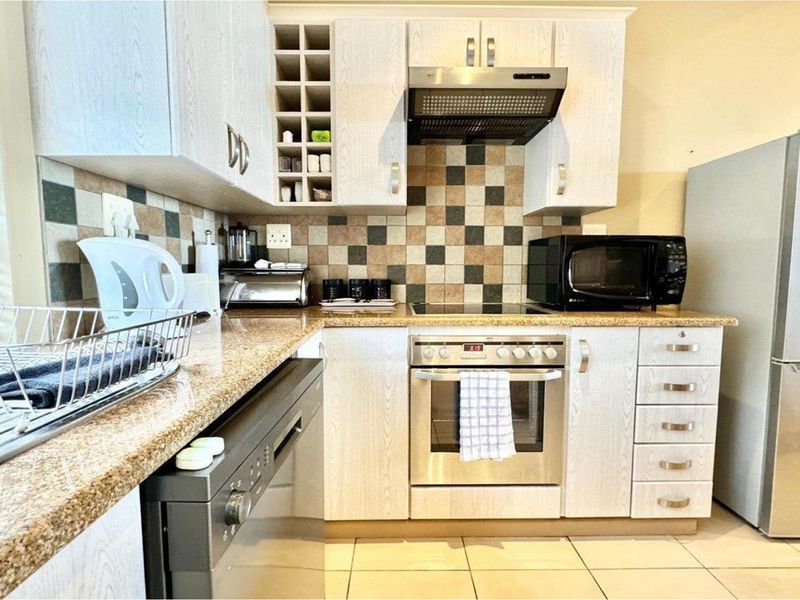 Villa in Award-winning Golf Estate! - Photo 9