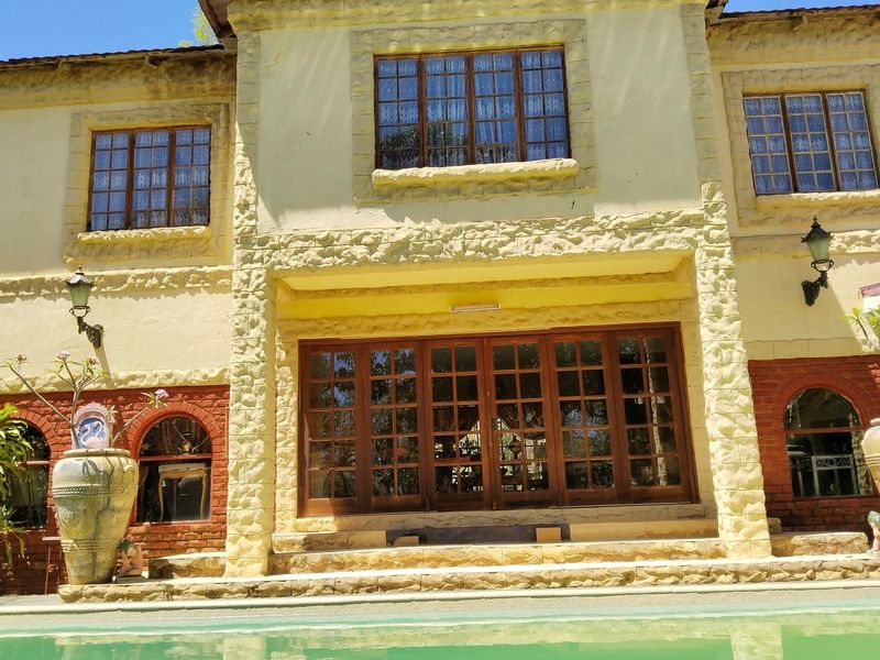 Luxurious 14-Bed Farmstead - Photo 7