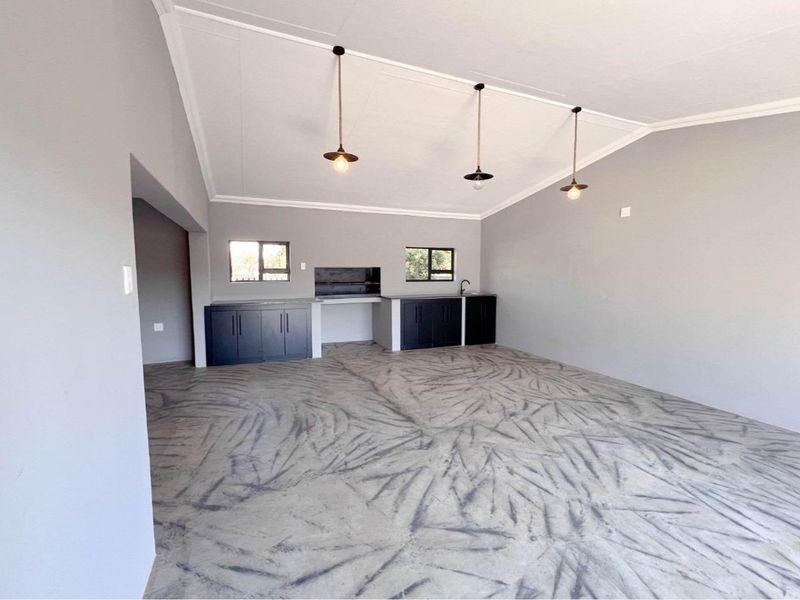 Stylishly Renovated Family Home in Dennesig - Photo 3