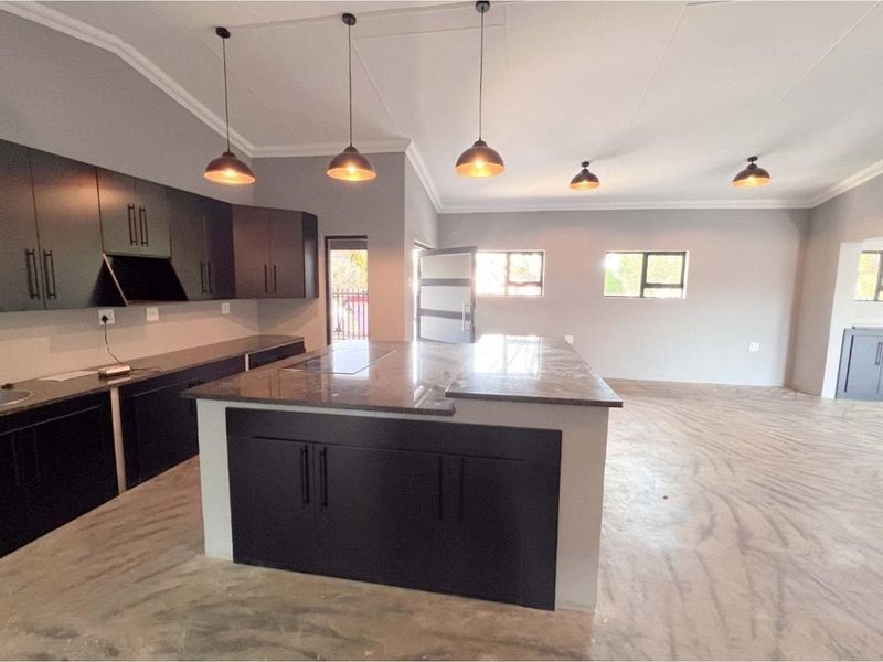 Stylishly Renovated Family Home in Dennesig - Photo 5