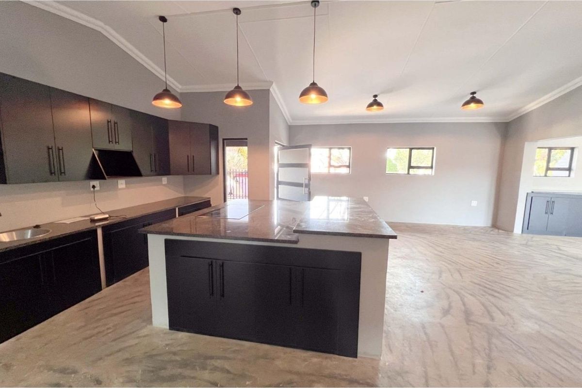 Stylishly Renovated Family Home in Dennesig - Photo 5