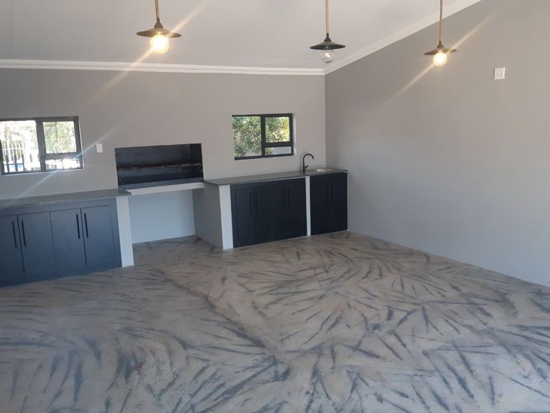 Stylishly Renovated Family Home in Dennesig - Photo 9