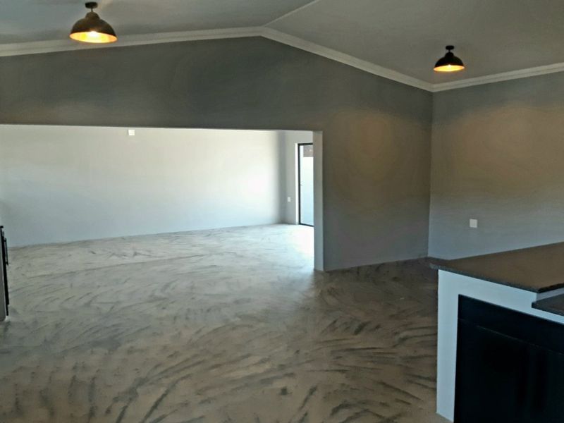 Stylishly Renovated Family Home in Dennesig - Photo 7