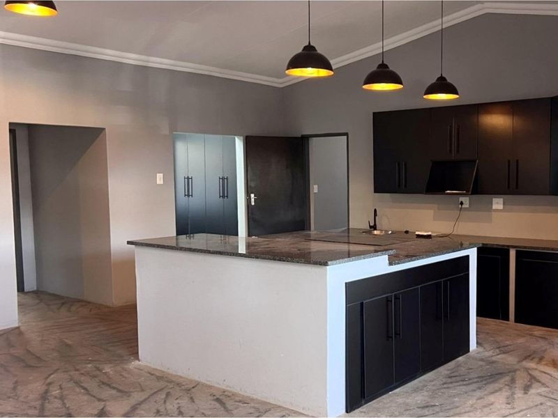 Stylishly Renovated Family Home in Dennesig - Photo 8