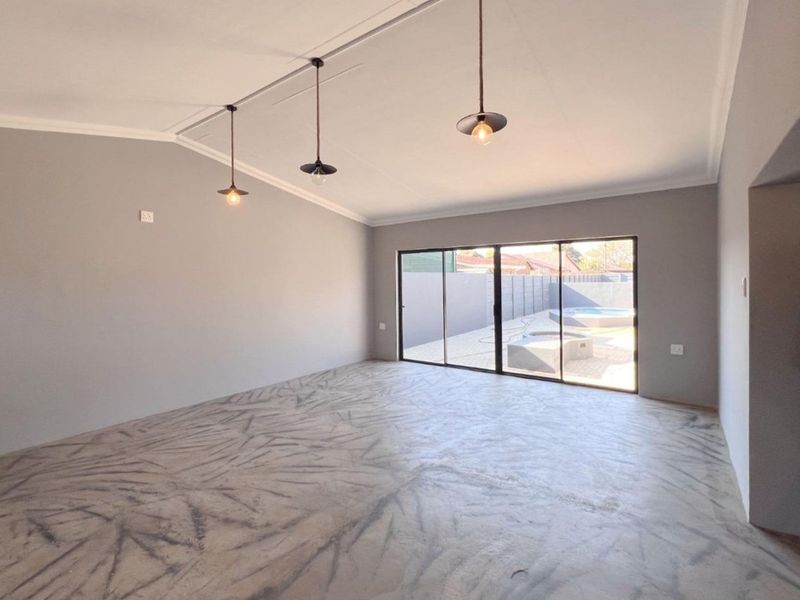 Stylishly Renovated Family Home in Dennesig - Photo 2