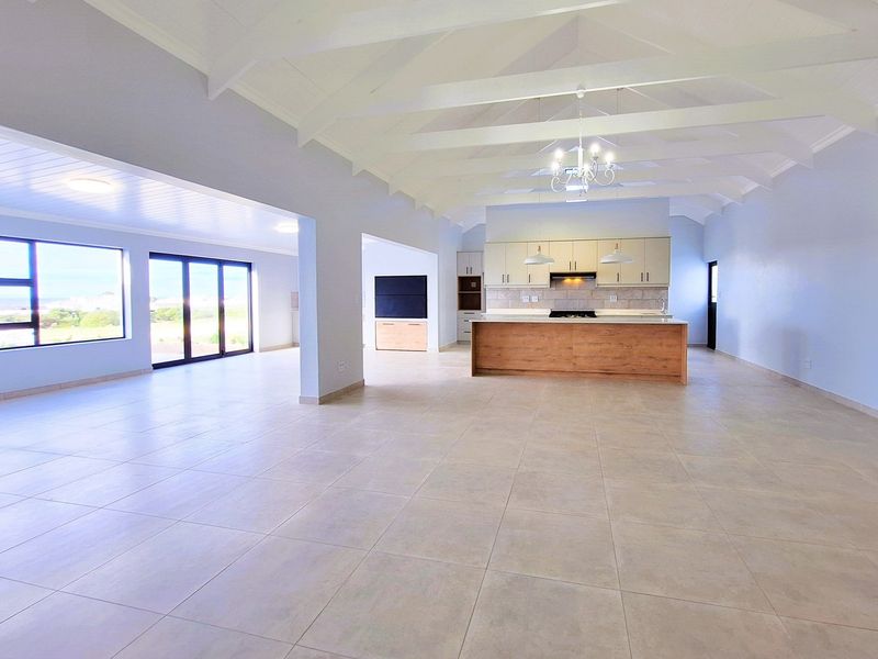 Spacious, Modern Family Home with Separate Flatlet and partial Sea Views in popular Da Gama Bay. - Photo 4