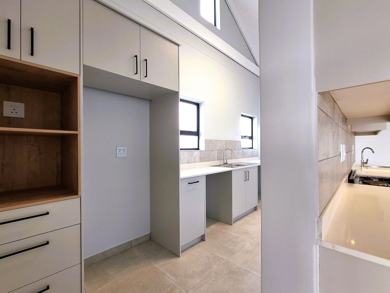 Spacious, Modern Family Home with Separate Flatlet and partial Sea Views in popular Da Gama Bay. - Photo 8