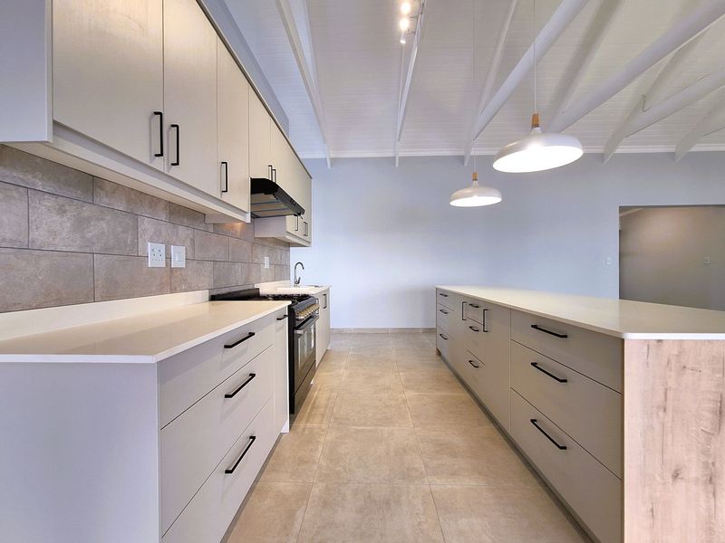 Spacious, Modern Family Home with Separate Flatlet and partial Sea Views in popular Da Gama Bay. - Photo 7