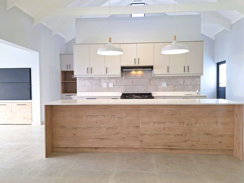 Spacious, Modern Family Home with Separate Flatlet and partial Sea Views in popular Da Gama Bay. - Photo 6