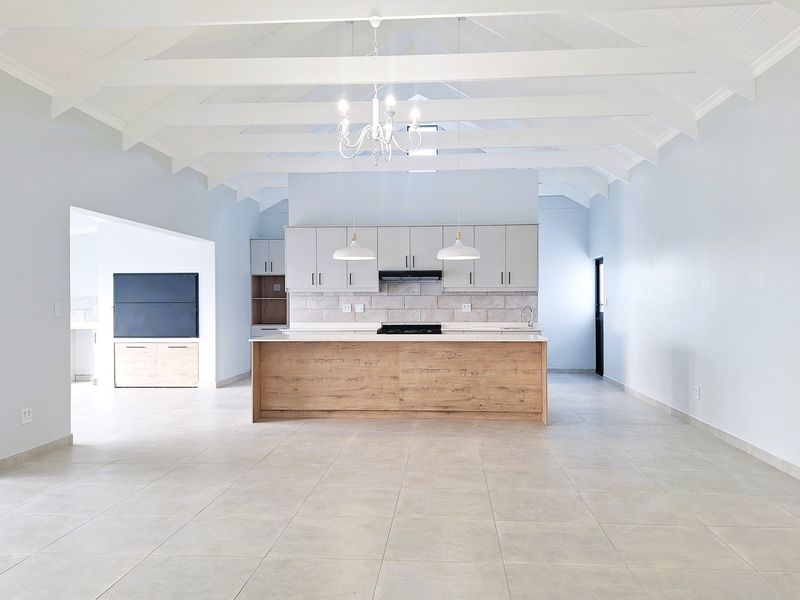 Spacious, Modern Family Home with Separate Flatlet and partial Sea Views in popular Da Gama Bay. - Photo 5