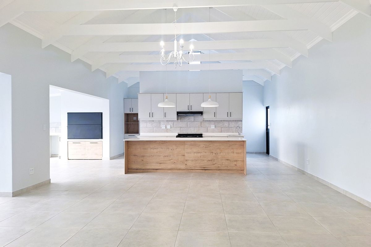 Spacious, Modern Family Home with Separate Flatlet and partial Sea Views in popular Da Gama Bay. - Photo 5