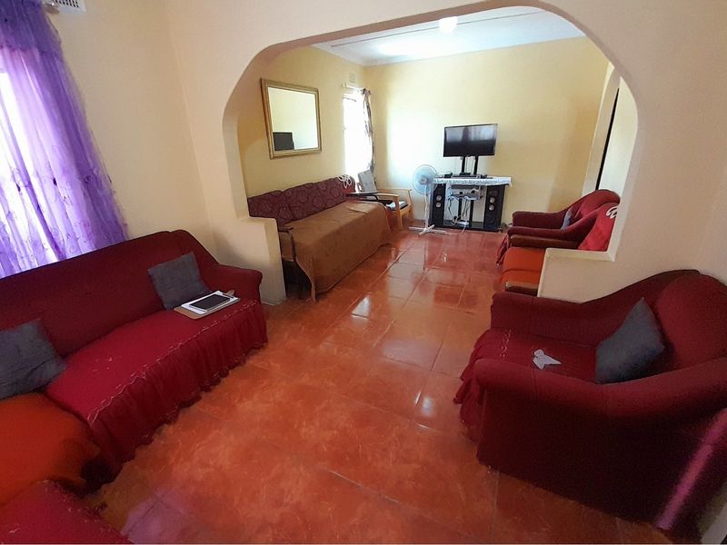 Discover this beautiful Stunning Five-Bedroom Extended Home in Brookdale, Phoenix. - Photo 4