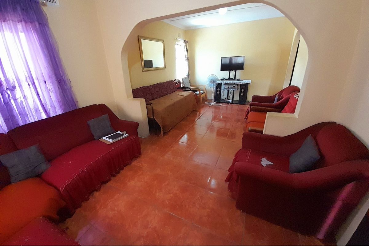 Discover this beautiful Stunning Five-Bedroom Extended Home in Brookdale, Phoenix. - Photo 4