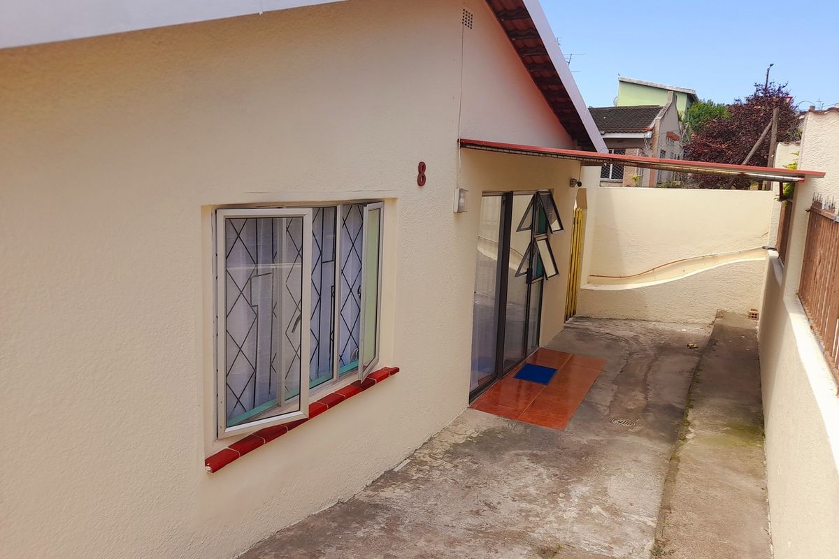 Discover this beautiful Stunning Five-Bedroom Extended Home in Brookdale, Phoenix. - Photo 3